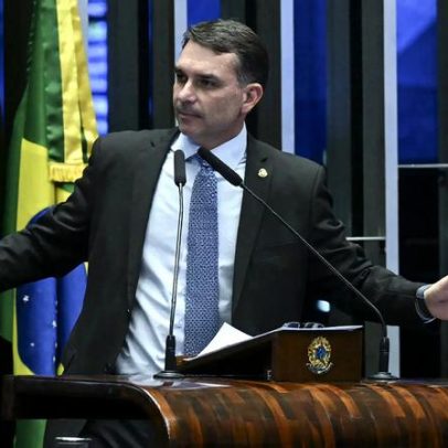 Flávio Bolsonaro protocola PEC para fim da reeleição presidencial