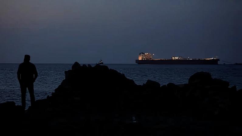 EUA atacam barcos iranianos que lançam minas no Estreito de Hormuz