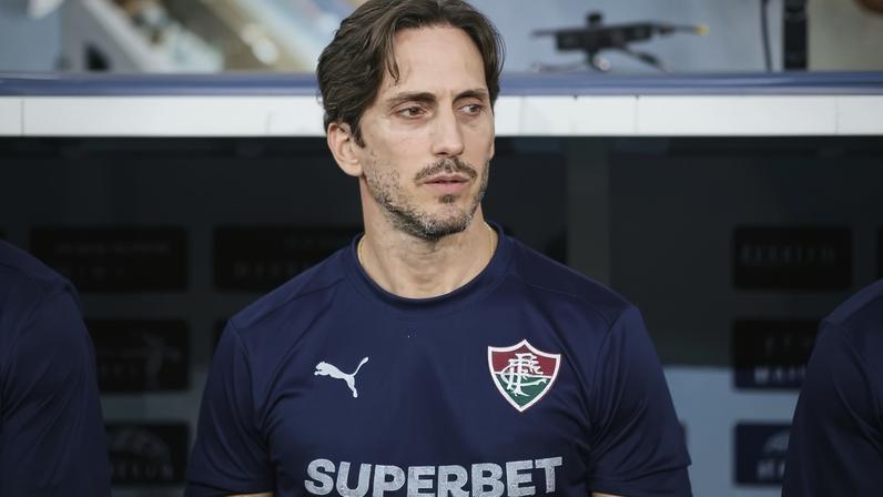 Zubeldía define a escalação do Fluminense contra o Athletico-PR