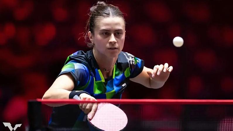 Bruna Takahashi cai na fase de 64 das disputas de simples no WTT Singapura 2026 (Foto: World Table Tennis)