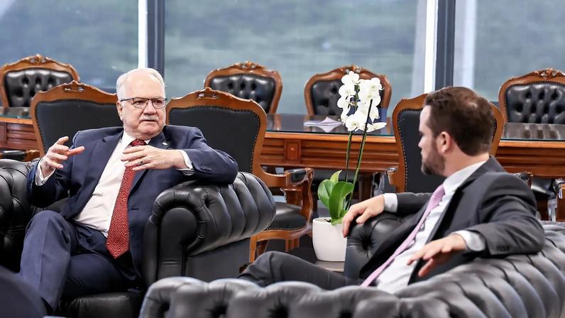 Acordo: Edson Fachin, em reunião sobre "penduricalhos". O ministro busca um consenso para a questão salarial que reuniu grupos de pressão em torno do Supremo. (Foto: Antonio Augusto/STF)