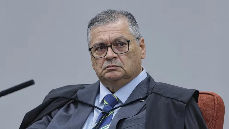 Dino diz que deslocamentos foram monitorados ilegalmente após operação da PF