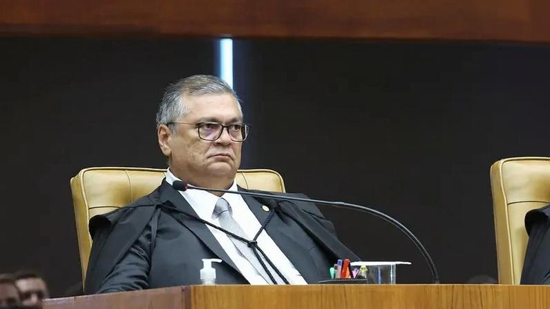 Dino suspende quebra de sigilo de Lulinha na CPMI do INSS
