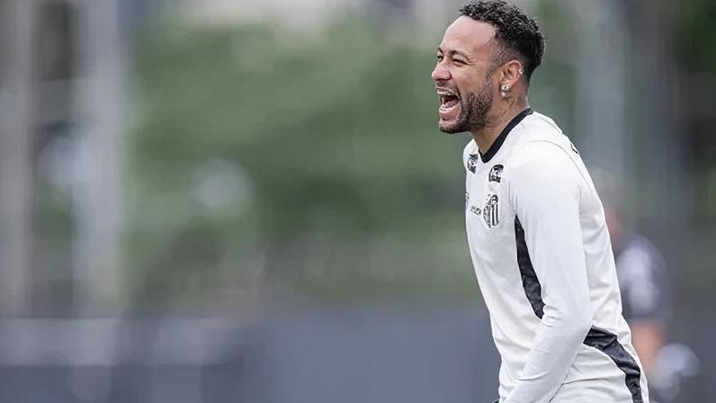 Neymar rebate matéria sobre pôquer: joguei online