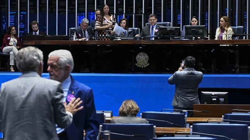Senado aprova reestruturação de carreiras do serviço público federal