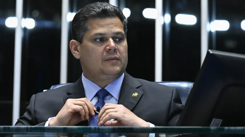 Presidente do Senado se propôs a pautar PL da dosimetria em troca da derrubada da CPMI do Master. Deputado acionará o STF.