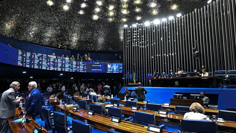 Senado aprova 24 mil cargos, reajustes e promoções no governo Lula