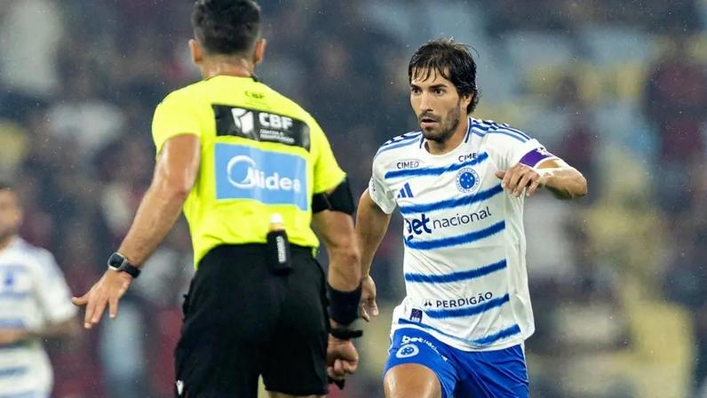 Pedrinho está insatisfeito após conversa com elenco do Cruzeiro, diz Lucas Silva