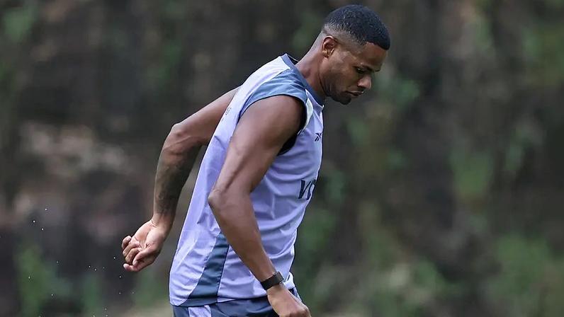 Júnior Santos em treino no CT Lonier (Foto: Vítor Silva/Botafogo)