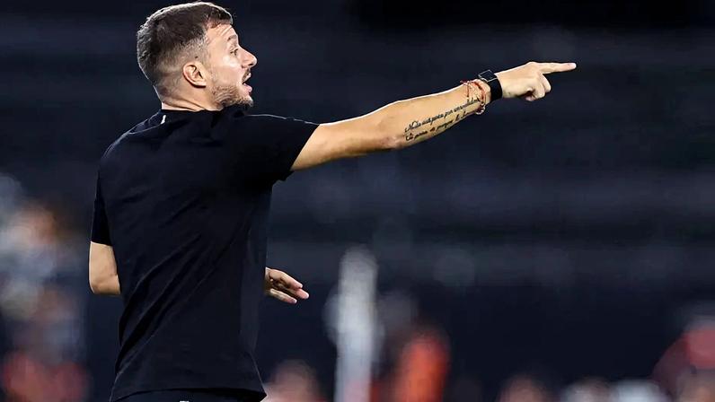 Anselmi vê sequência pesada como inimiga sob pressão no Botafogo