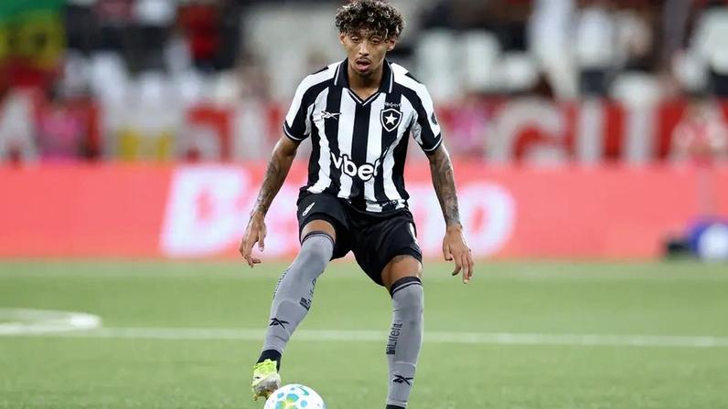 Botafogo muda meio-campo por desfalques e reformula esquema