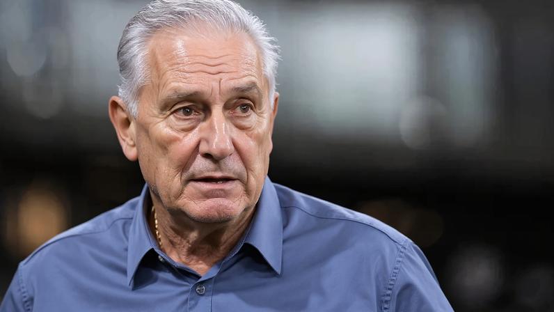 Tite deixa o Cruzeiro após encerrar vínculo como técnico