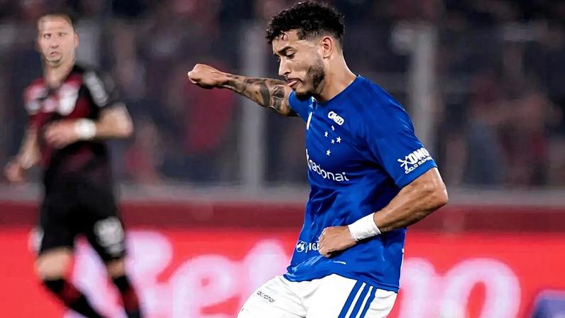 Athletico-PR e Cruzeiro, na Arena da Baixada (Fotos: Igor Barrankievicz e Du Caneppele/Cruzeiro)