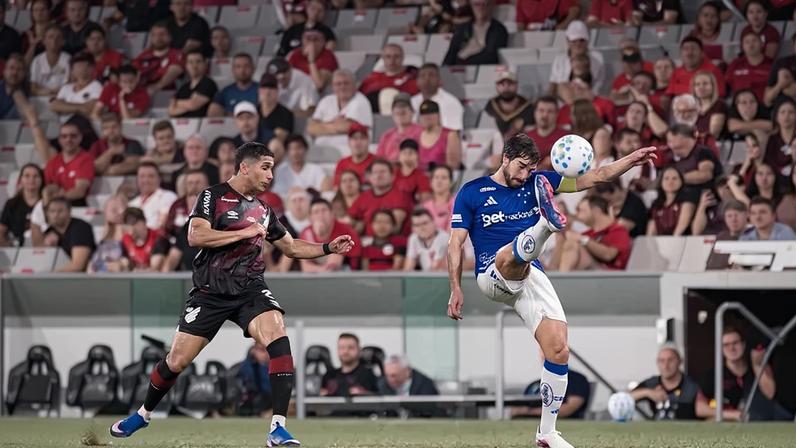 Athletico-PR vence o Cruzeiro pelo Brasileirão