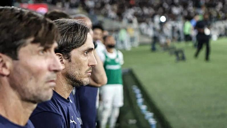 Zubeldía e comissão técnica em Vasco x Fluminense (Lucas Merçon/ Fluminense FC)
