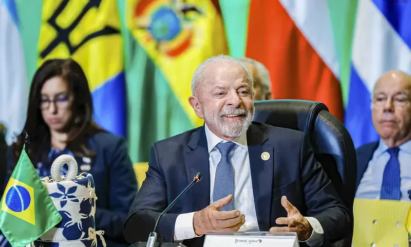 Lula apresenta discurso anticolonialista para defender Cuba, sem mencionar Trump