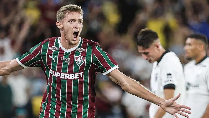Castillo comenta disputa de treinos com Fábio no Fluminense desde criança