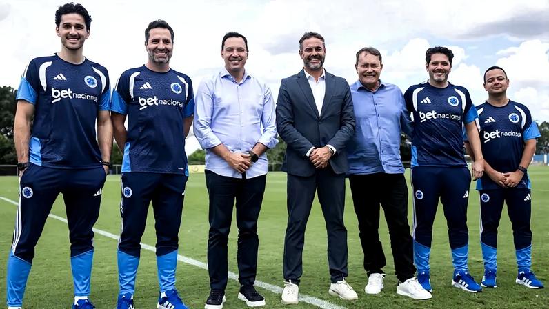 Artur Jorge define planos para jogadores da base do Cruzeiro