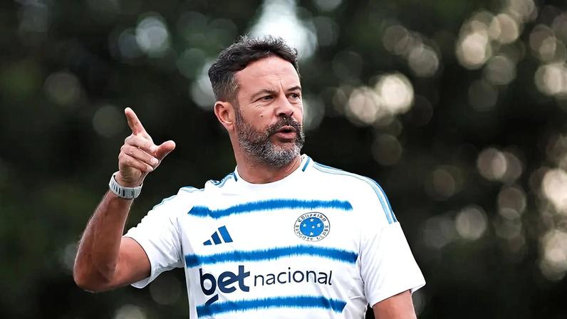 Artur Jorge usa uniforme do Cruzeiro em treinos; entenda o motivo
