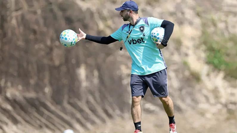 Botafogo divulga jogadores relacionados para duelo com Athletico-PR