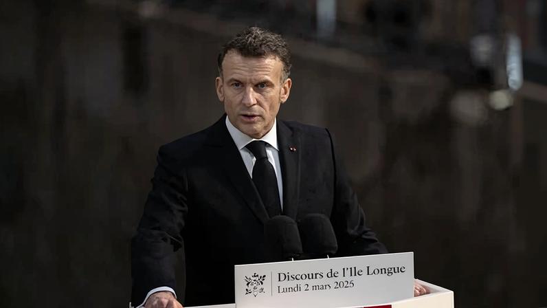 França aumenta arsenal nuclear e cooperação europeia em armas, diz Macron