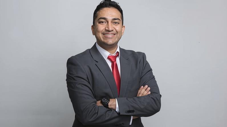 Chefe da FDA responsável por vacinas é afastado pela segunda vez