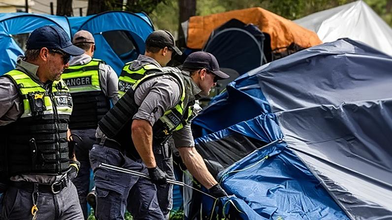 Remoção de acampamento de moradores de rua viola direitos humanos, diz Queensland