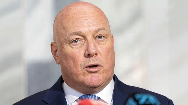 Popularidade do PM da Nova Zelândia cai com economia fraca antes da eleição