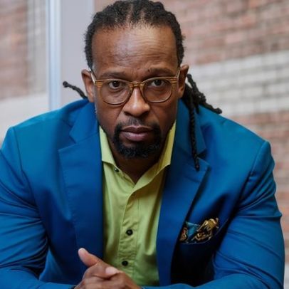 Kendi alerta que bans de livros podem favorecer ditaduras raciais em 20 anos