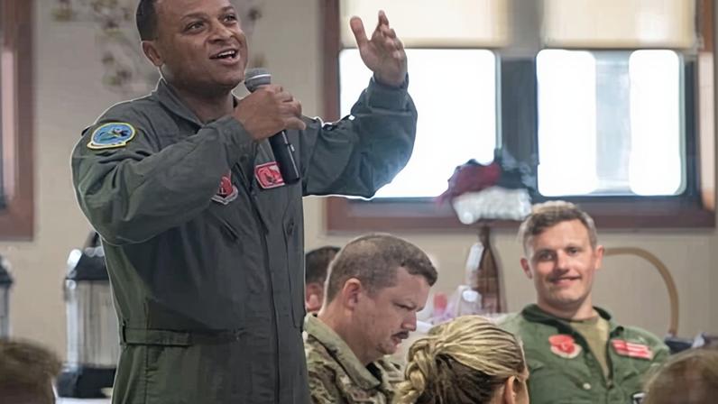 Parente de militar americano morto no Oriente Médio critica guerra contra o Irã