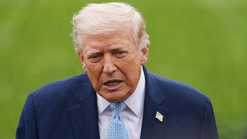 Trump é condenado por celebrar a morte de Robert Mueller