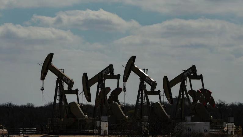 Ibovespa cai mais de 2% com petróleo e tensão no Oriente Médio