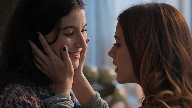 ‘Loquinha’ virou problema! Sucesso do casal em 'Três Graças' teria estremecido namoro de Alanis Guillen e gerado CLIMÃO nos bastidores