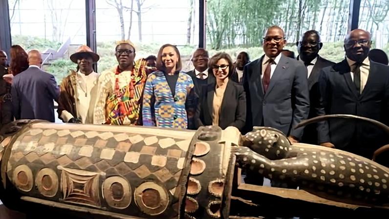 França devolve tambor sagrado roubado da Costa do Marfim após mais de um século