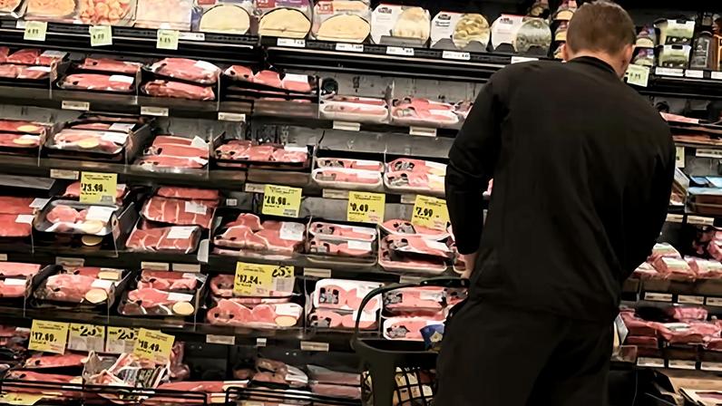 Americanos enfrentam alta de custos de vida apesar de afirmações de Trump