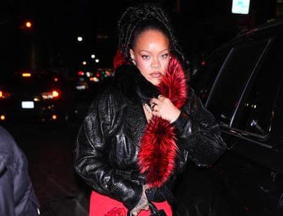 Mulher acusada de atirar na casa de Rihanna se declara inocente