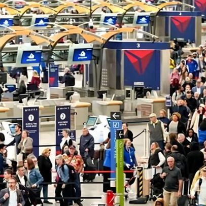 Passageiros nos EUA enfrentam filas de horas e voos perdidos
