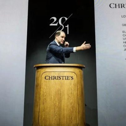 Henry Moore e Dorothea Tanning batem recordes na venda tripla Christie's