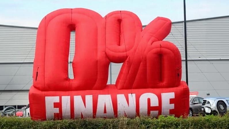 Lloyds enfrenta processo de £66 milhões com clientes de empréstimos de carro