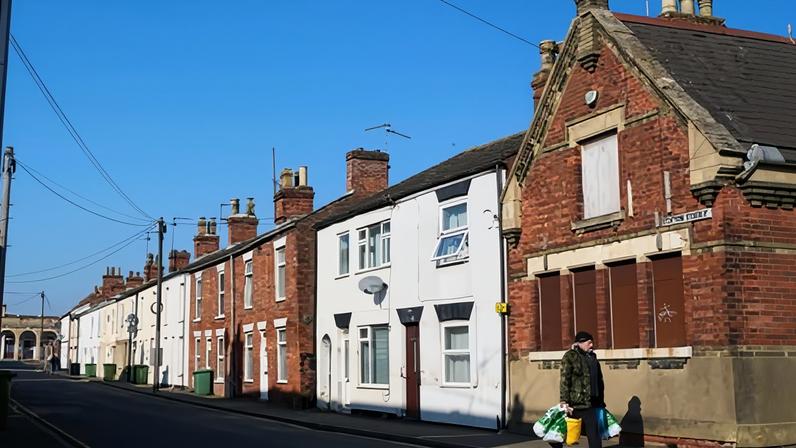 Moradores de Lincolnshire afetados por enchentes discordam MP Reform sobre clima