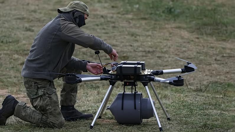 Rússia monta bases de drones de longo alcance na Bielorrússia, diz Zelenski