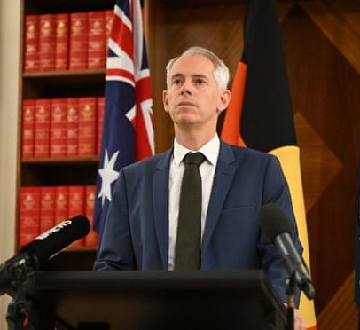 Labor acusa Pauline Hanson de explorar australianos com menor escolaridade