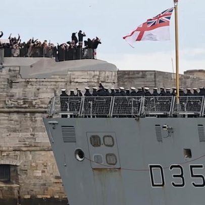 HMS Dragon da Royal Navy parte para o Mediterrâneo Oriental
