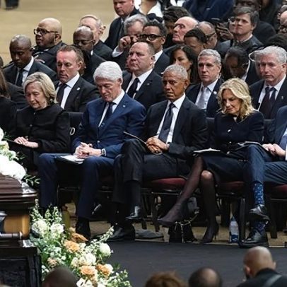 Jesse Jackson é saudado como esperança em memorial com Obama, Clinton e Biden