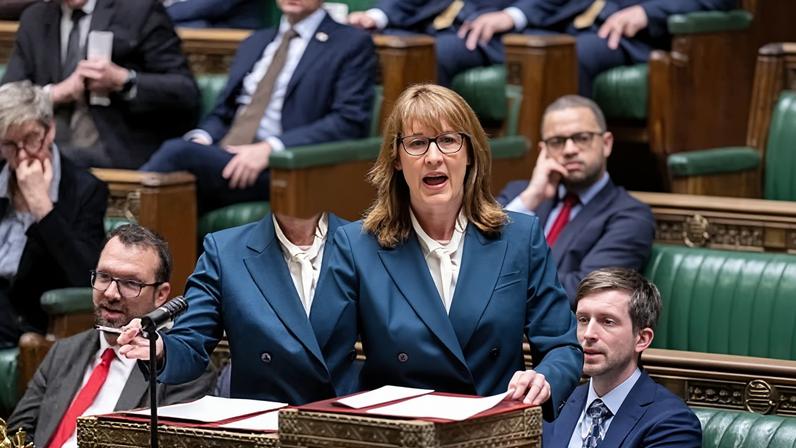 Reeves é instada a elevar impostos sobre empresas lucrando com guerra no Irã