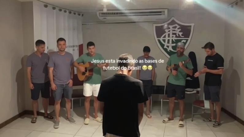 Atletas do Fluminense se unem pela fé no futebol