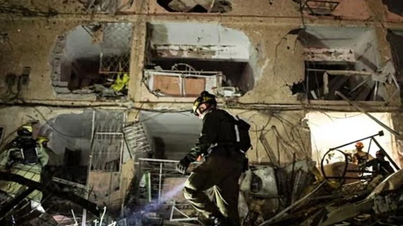 Irã ataca cidade israelense com instalação nuclear em retaliação ao Natanz