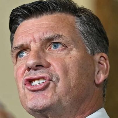 Taylor reage a jornalista após críticas a crianças australianas no campo sírio
