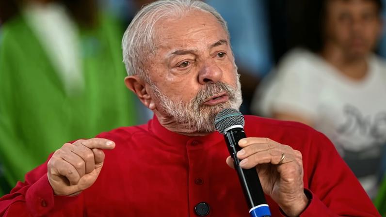 Presidente brasileiro proíbe visita de assessor de Trump