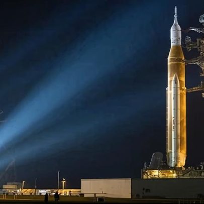 Nasa returns foguete lunar ao pátio de lançamento e mira lançamento em 1º de abril